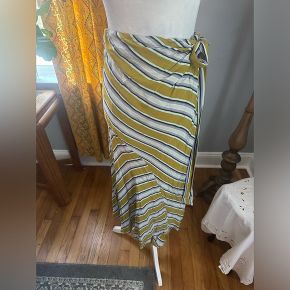 ASTR label size M Striped Midi Wrap Skirt - Picture 4 of 7